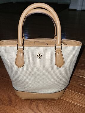 Tory Burch   Canvas smalll bucket tote